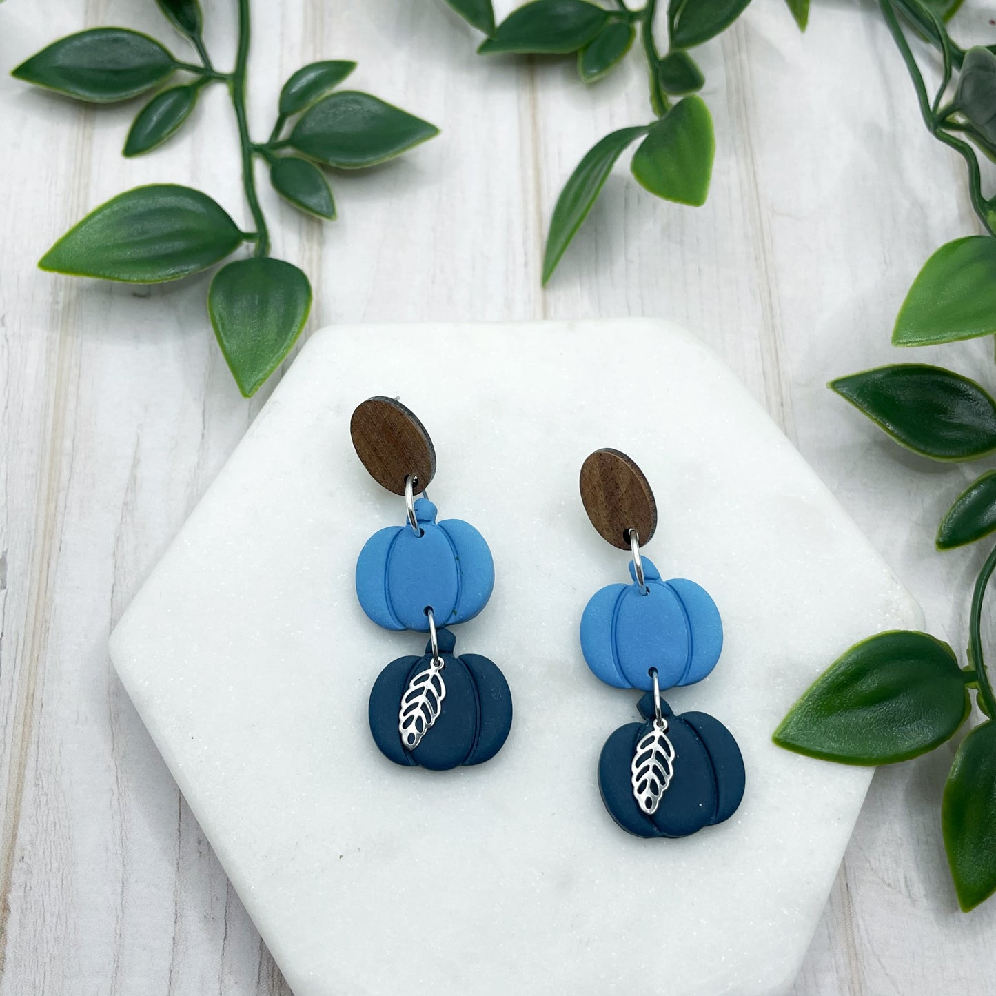 Blue Pumpkin Chain Dangles